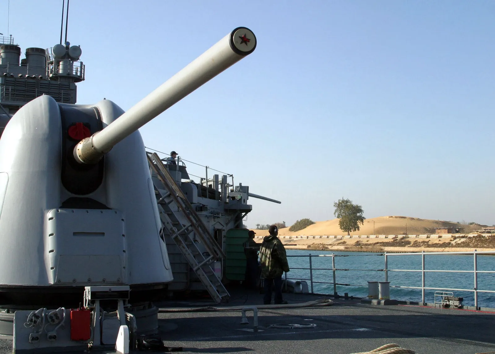 A US Navy destroyer at sea