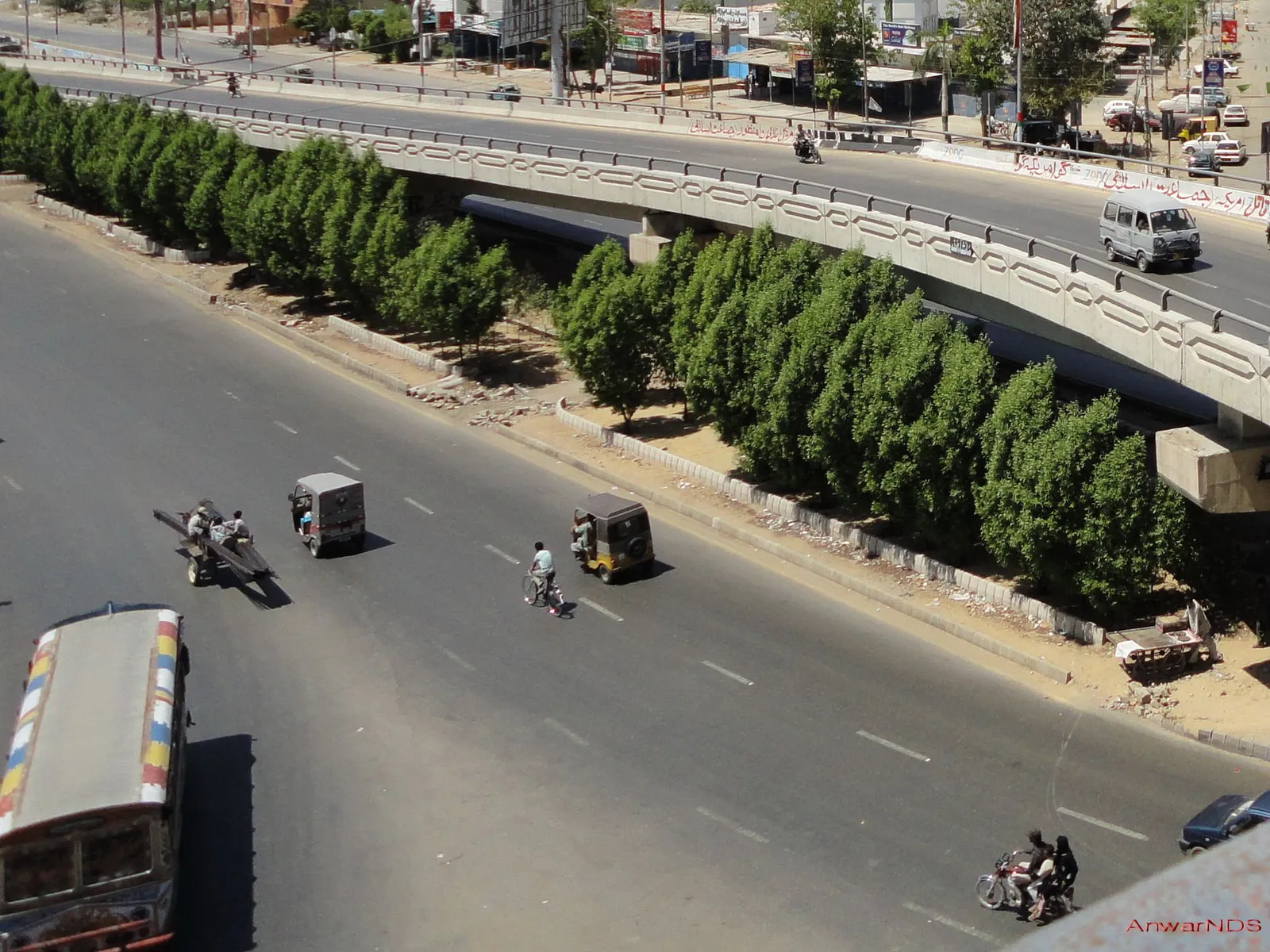 A street scene with traffic in Karachi, Pakistan
