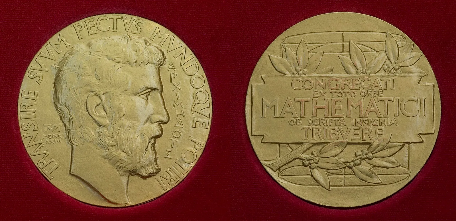 The front and back of the Fields Medal