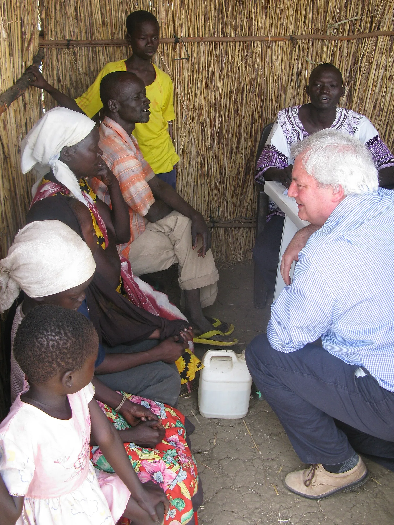 Aid being distributed to people displaced by conflict (illustrative)