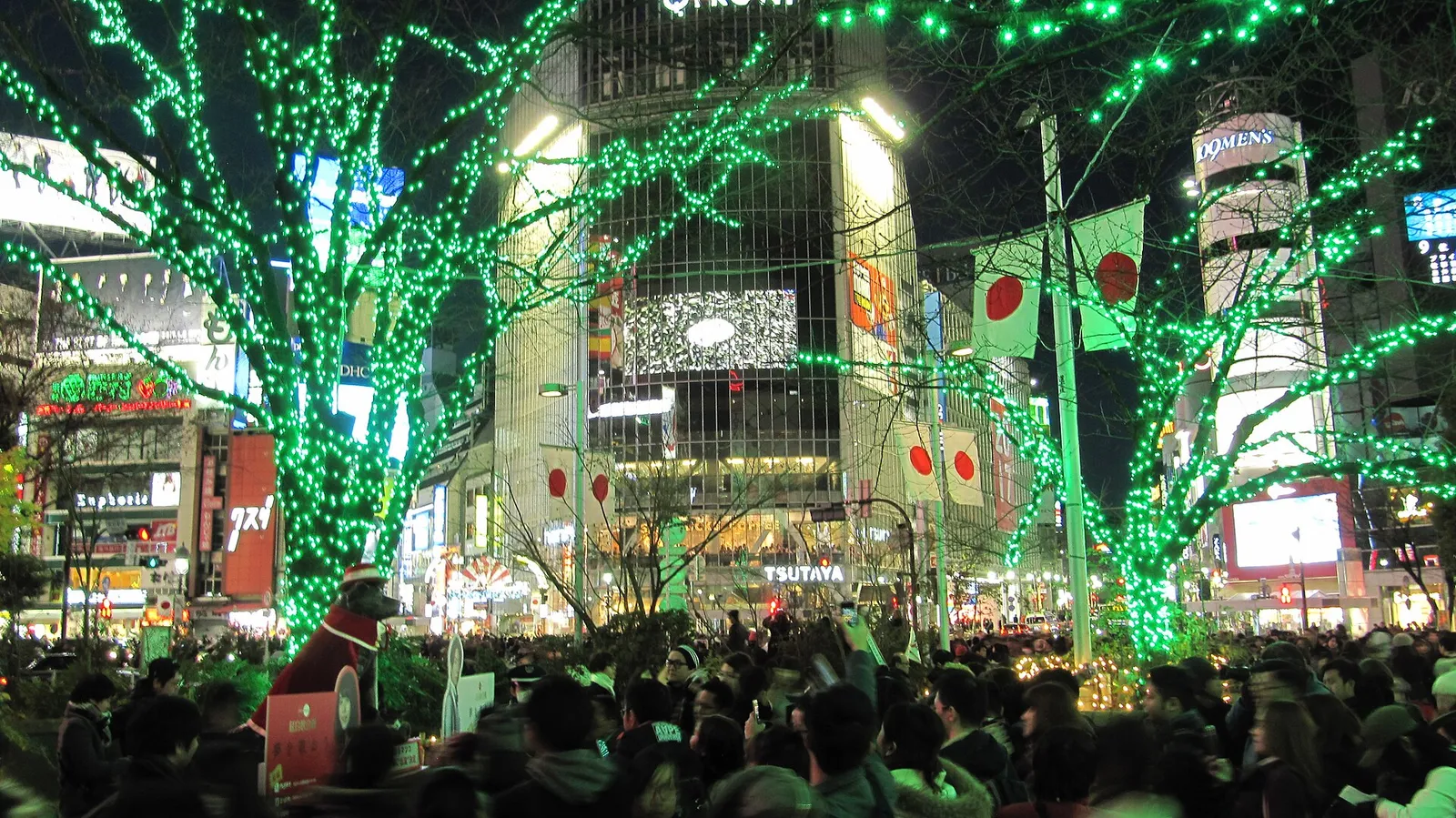 Crowds at the Shibuya crossing in Tokyo