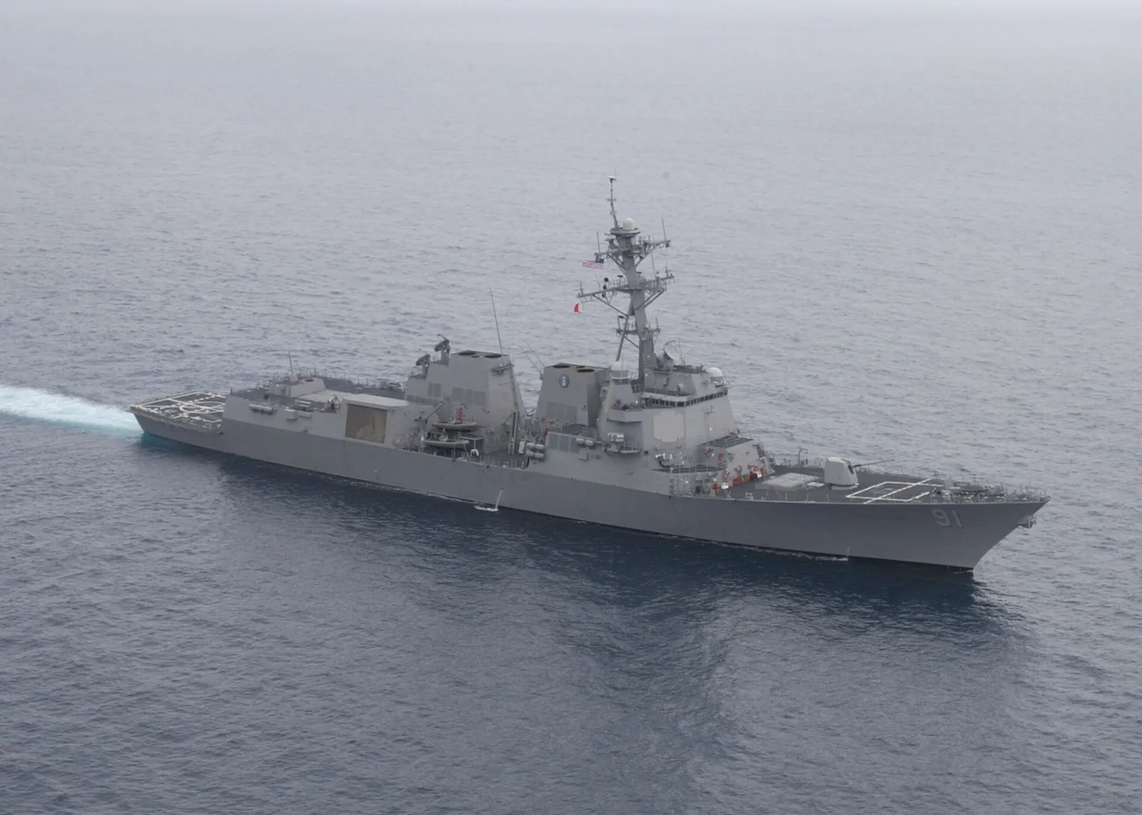 A US Navy guided missile destroyer underway in the Pacific Ocean