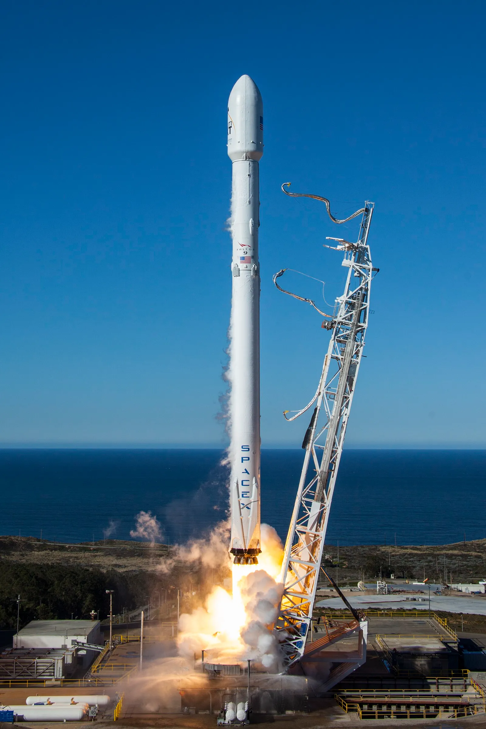 A SpaceX Falcon 9 rocket lifting off