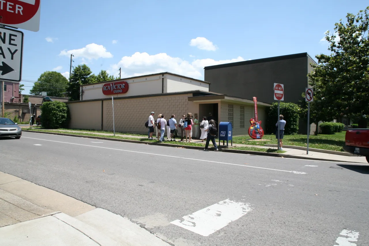 Visitors outside the RCA Victor Studio B building in Nashville, a center of the city's recording industry in the early 1960s