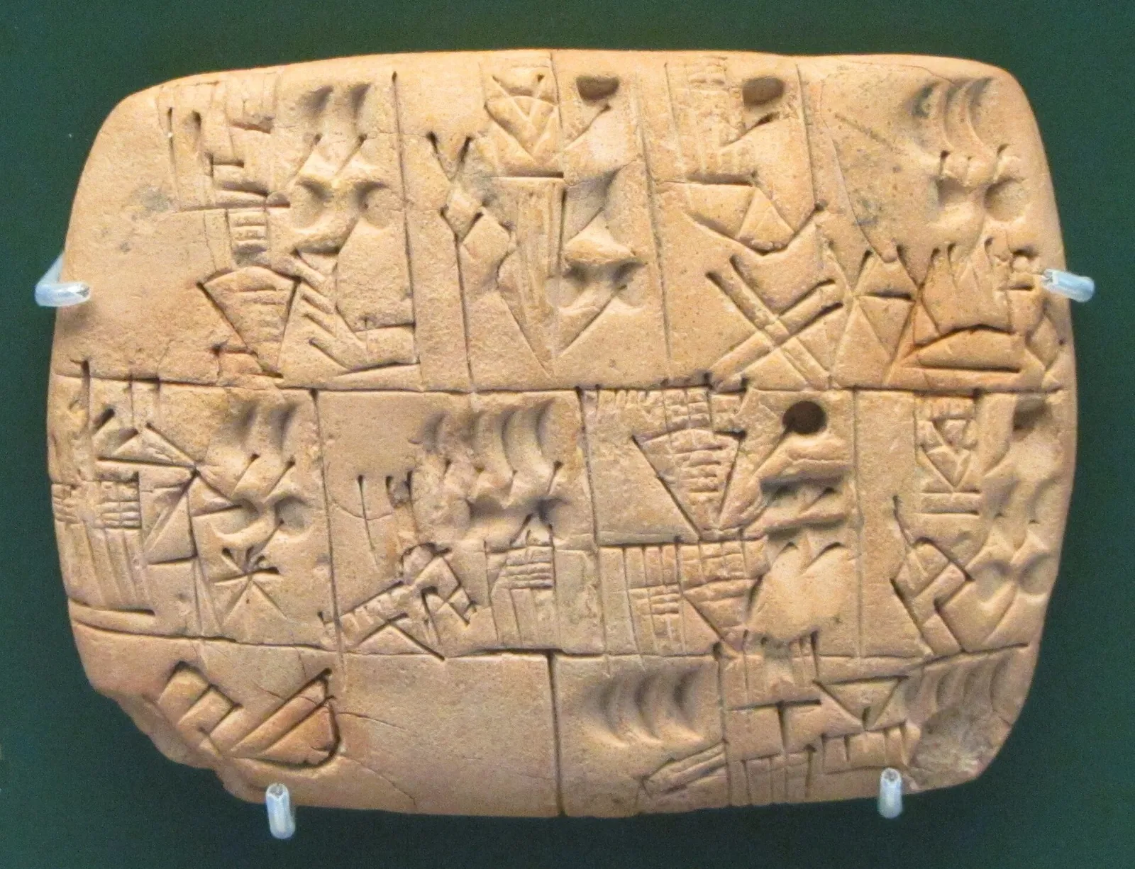 An early cuneiform writing tablet
