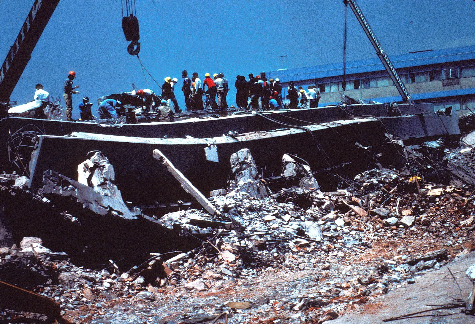 A building collapsed by an earthquake (Mexico City, 1985)