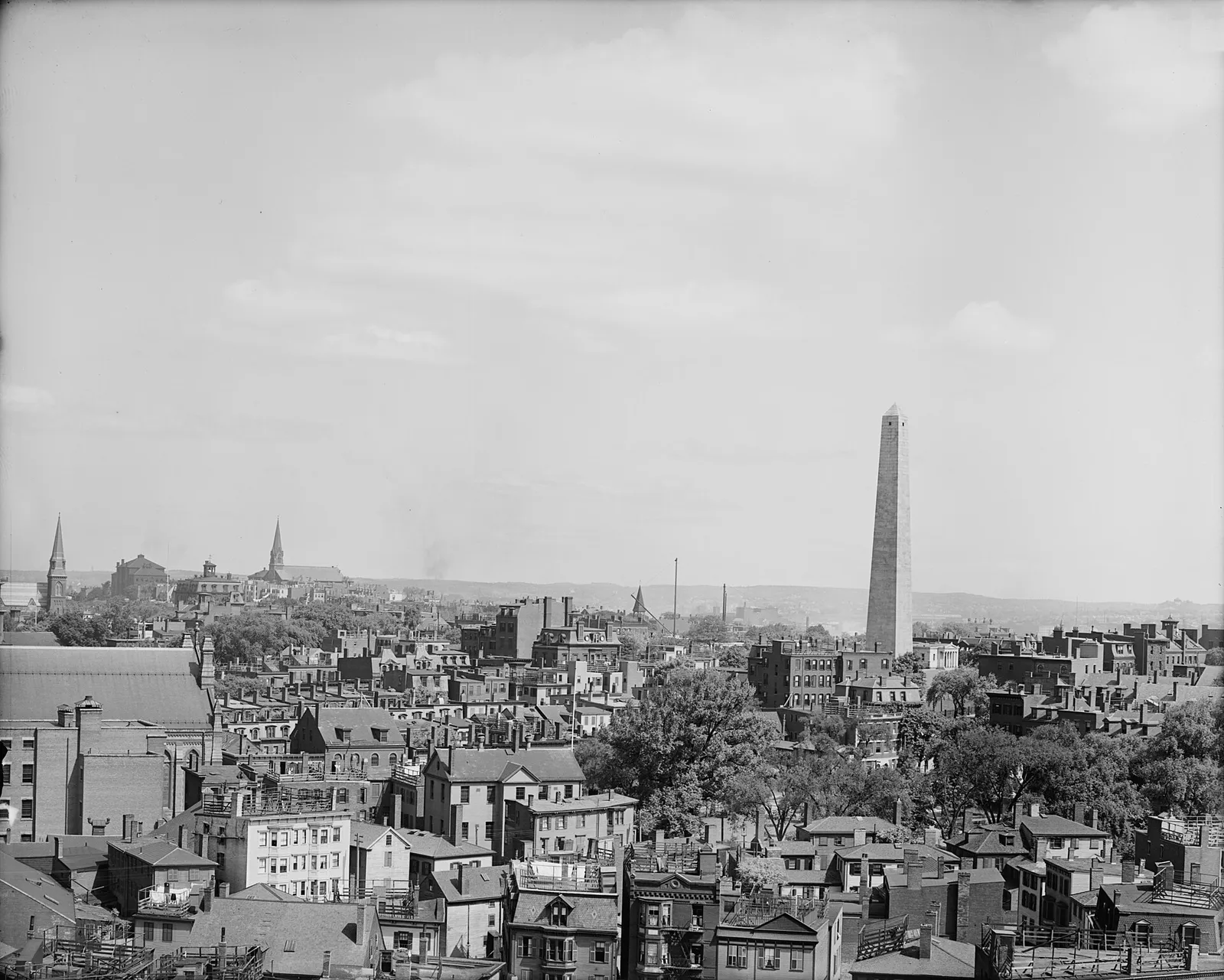 Charlestown and the Bunker Hill Monument in a photograph from about 1890–1910 (file photograph)