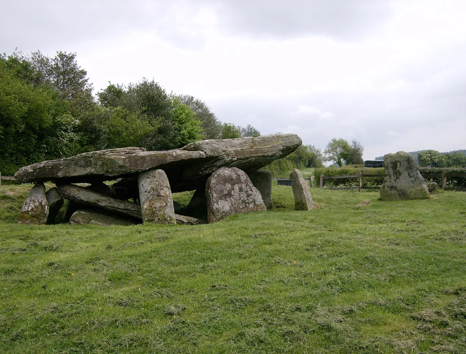 Arthur's Stone, a Neolithic chambered tomb in Herefordshire