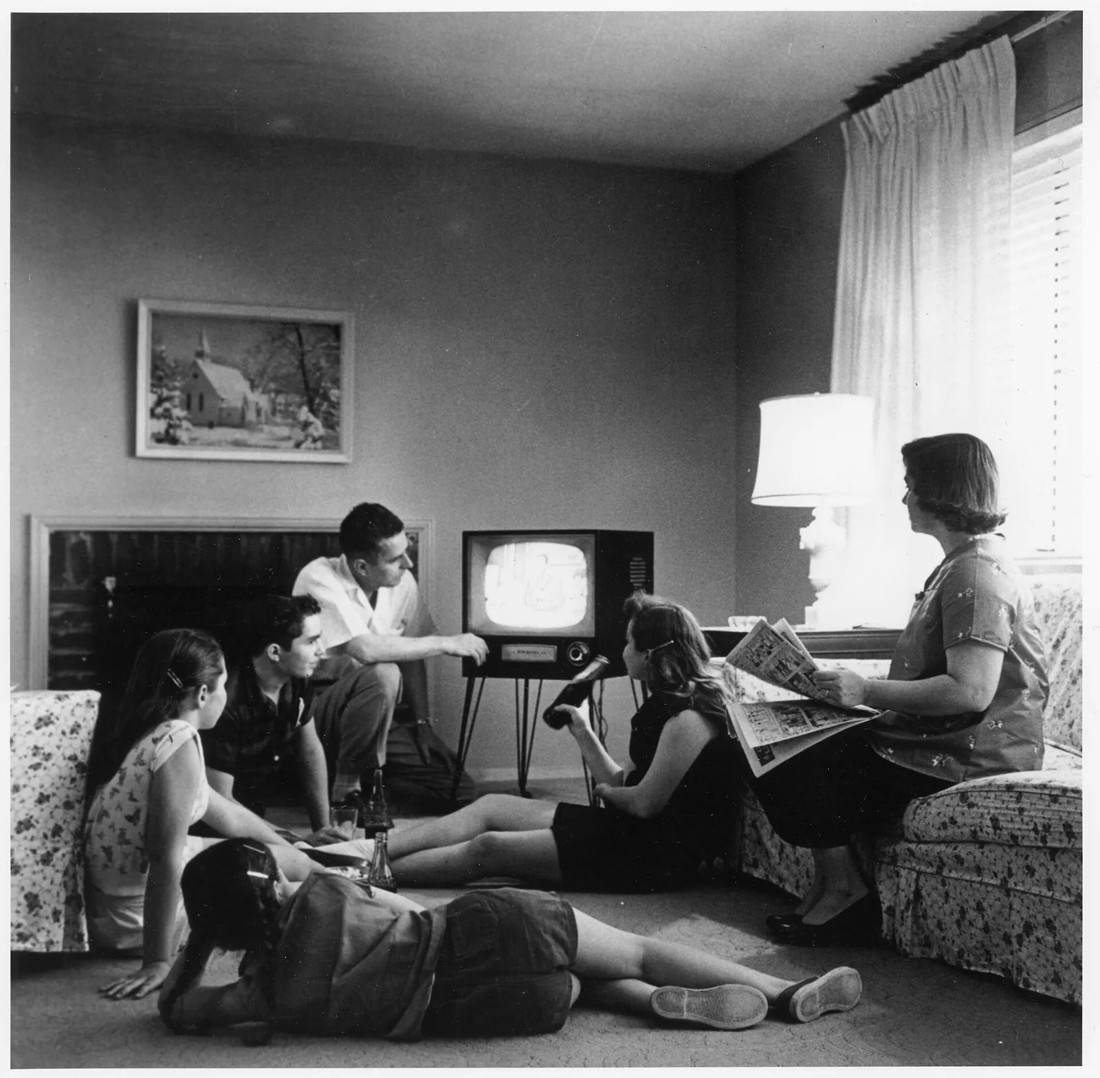 A family watching television (archival photograph, illustrative)