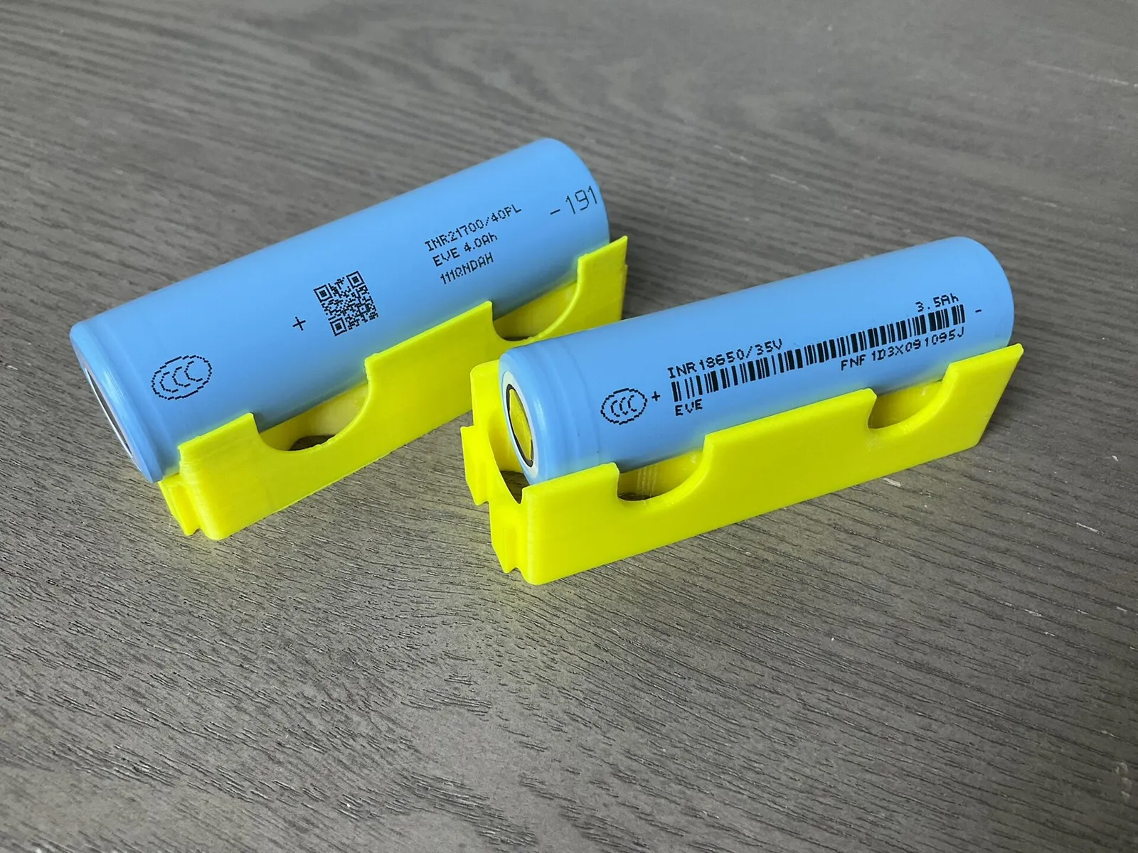 Cylindrical lithium-ion battery cells in the 18650 and 21700 formats